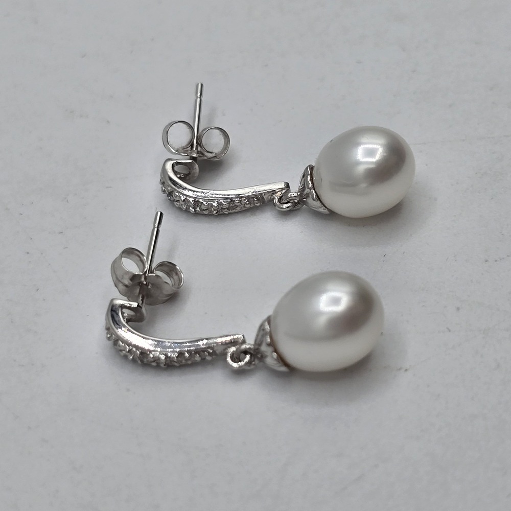 14 Kt White Gold Pearl And Diamond Dangle Earrings